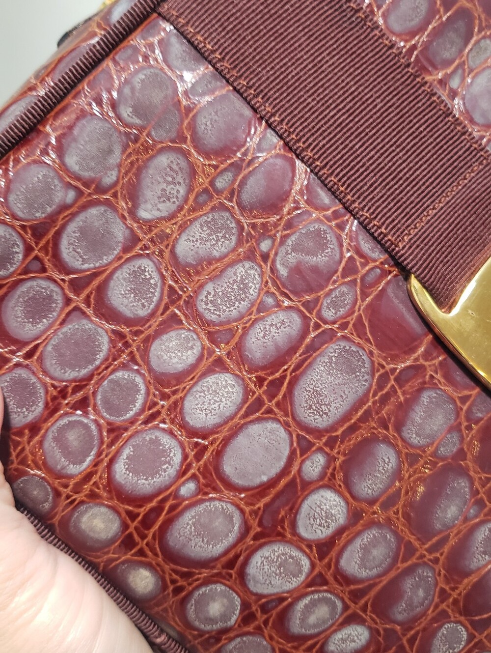 Salvatore Ferragamo Vara Croc Embossed Leather Crossbody Bag - Picture 9 of 11